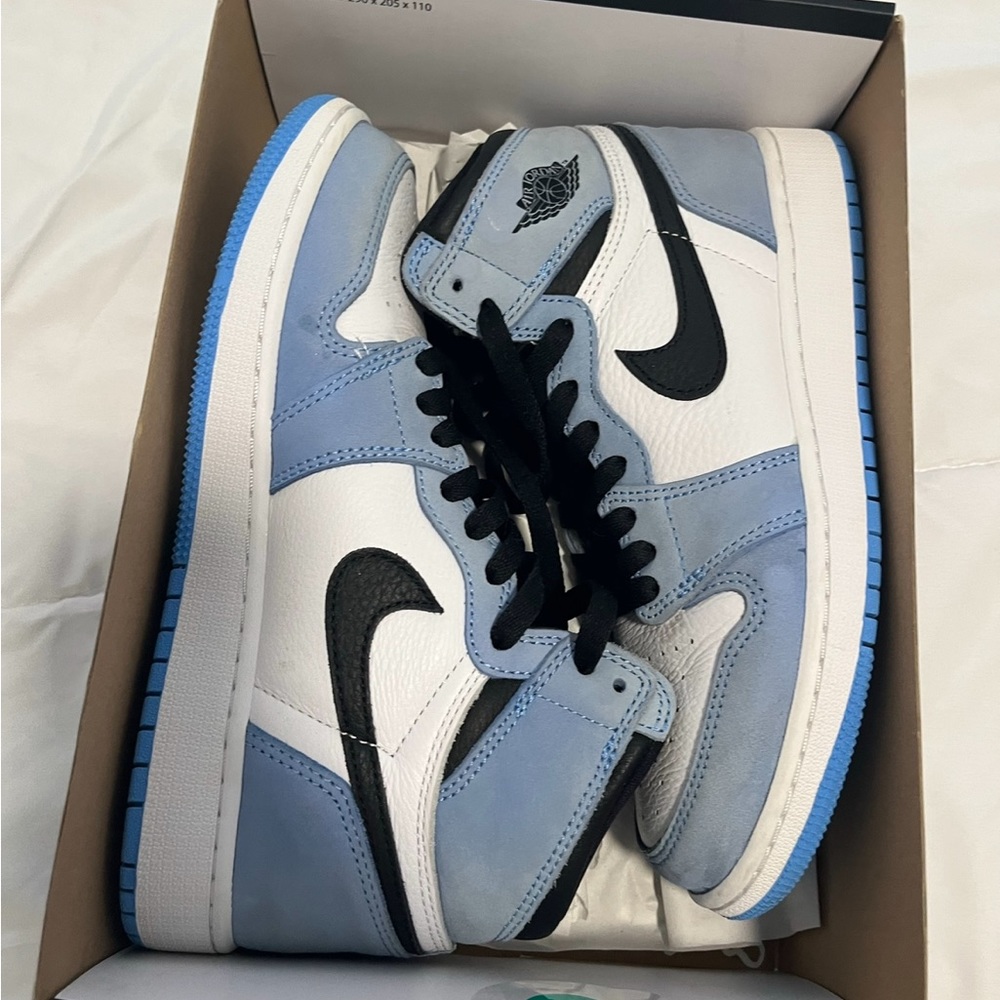 Kids Jordan University Blue size 6.5/8womens